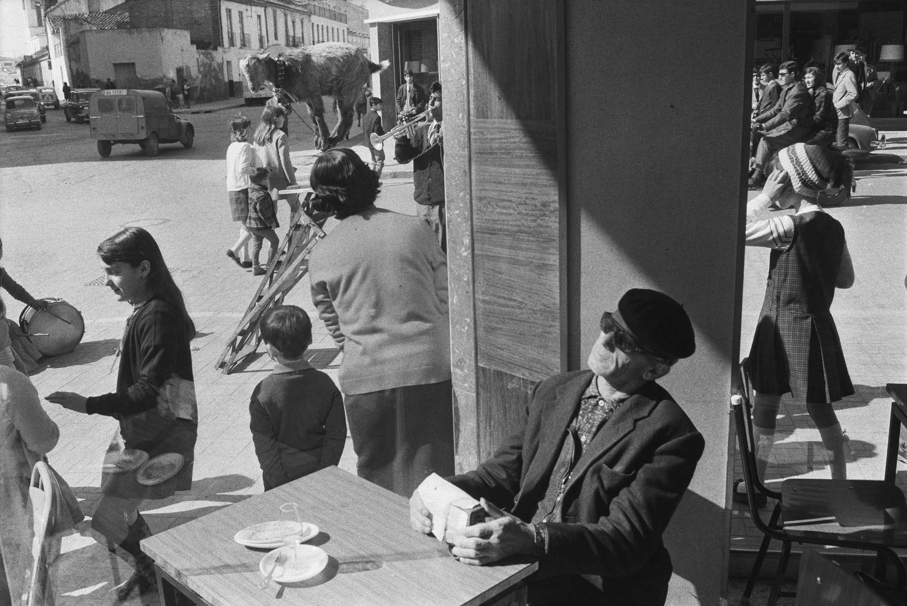 Málaga, España,1966 © Joel Meyerowitz, Courtesy Howard Greenberg Gallery Málaga, España,1966 © Joel Meyerowitz, Courtesy Howard Greenberg Gallery